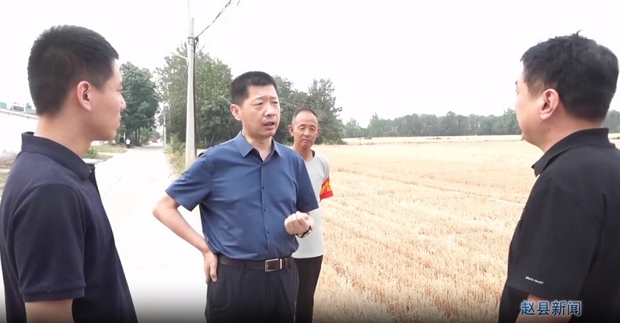 黄晓勇调研督导软弱涣散村党组织整顿提升和小麦抢收工作