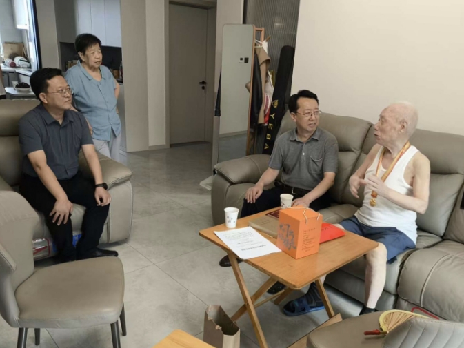 王彦芳走访慰问抗战时期及以前参加革命工作离休干部